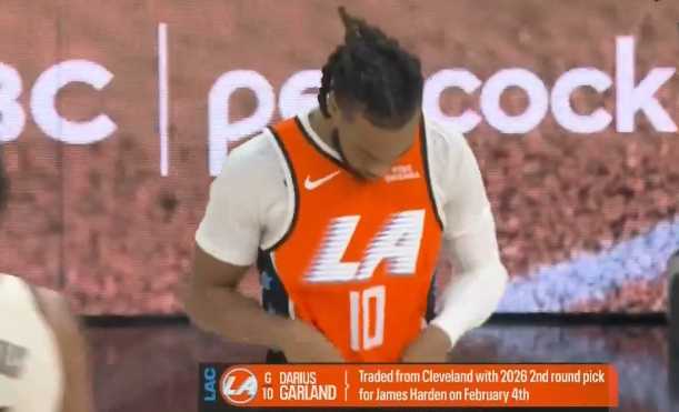 千呼万唤！加兰首节还剩5分钟被换上场，迎来快船生涯首秀