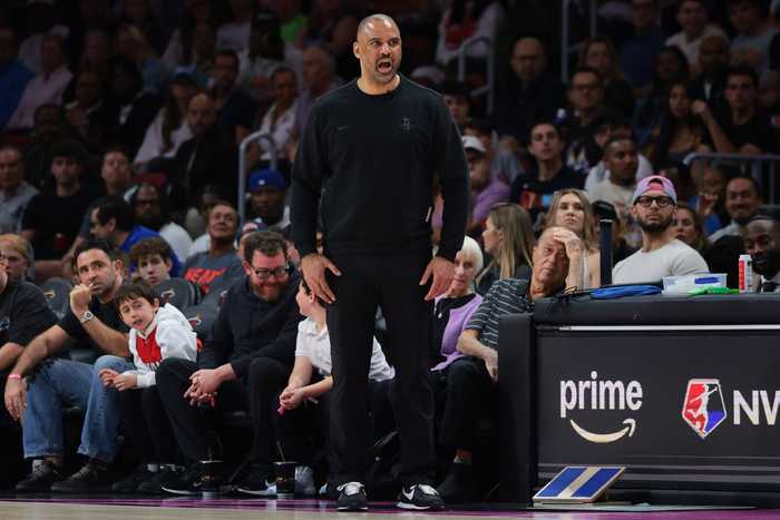 乌度卡谈防守：队员说听不到指令或防守安排 我们必须沟通清楚