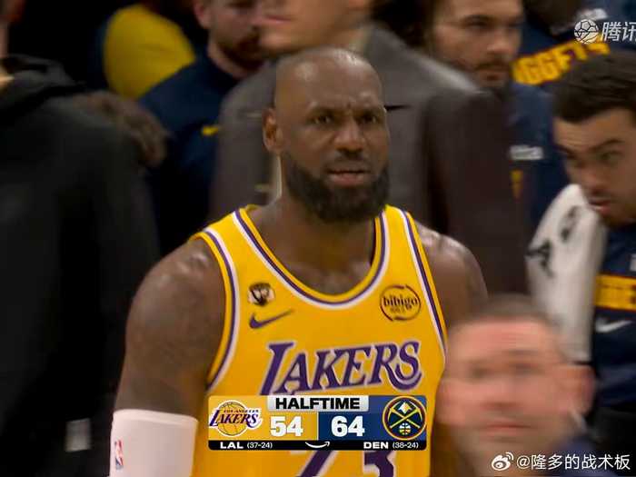 湖人半场54-64落后掘金